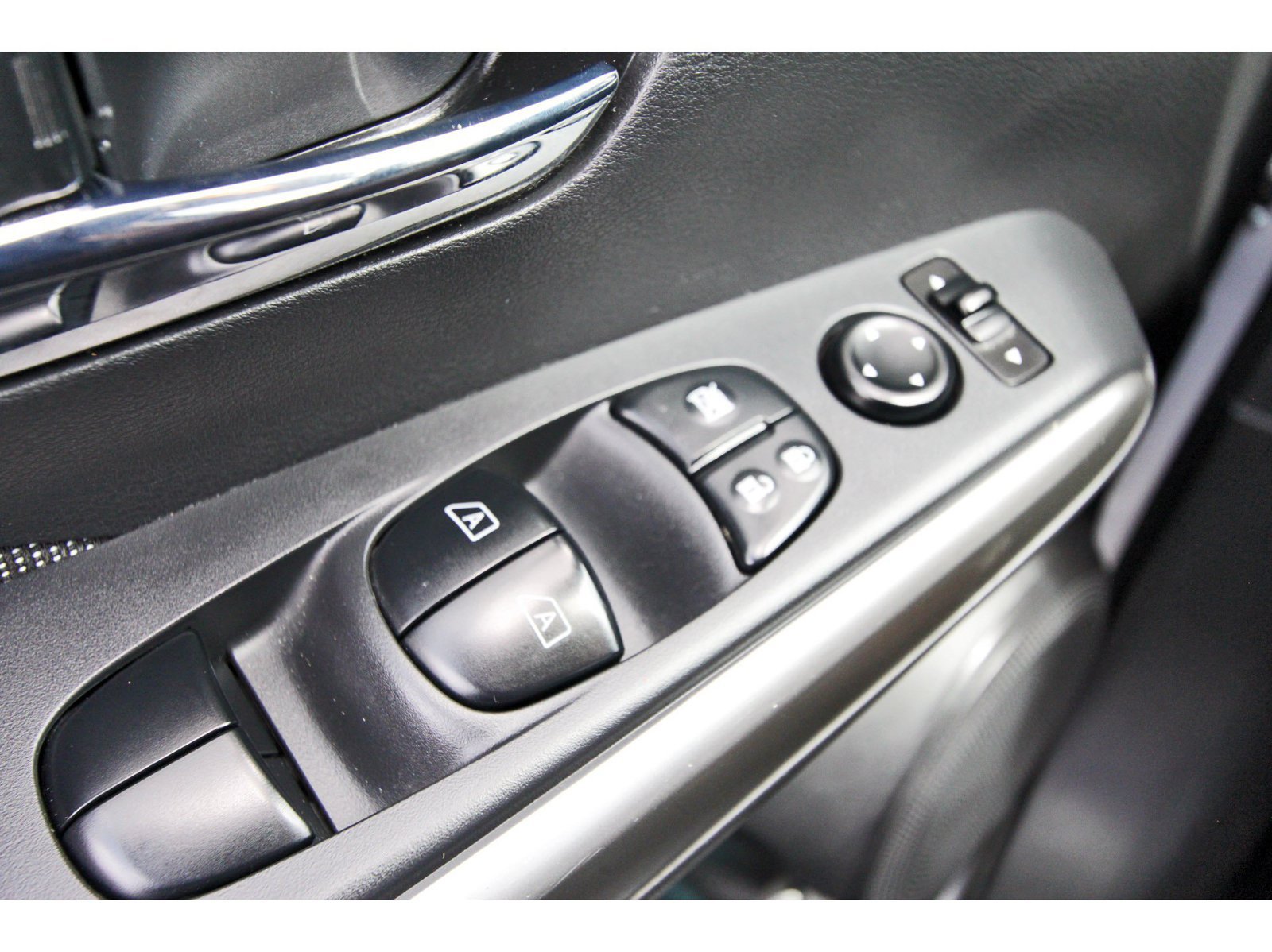 Used 2019 Nissan Kicks SV FWD image 24
