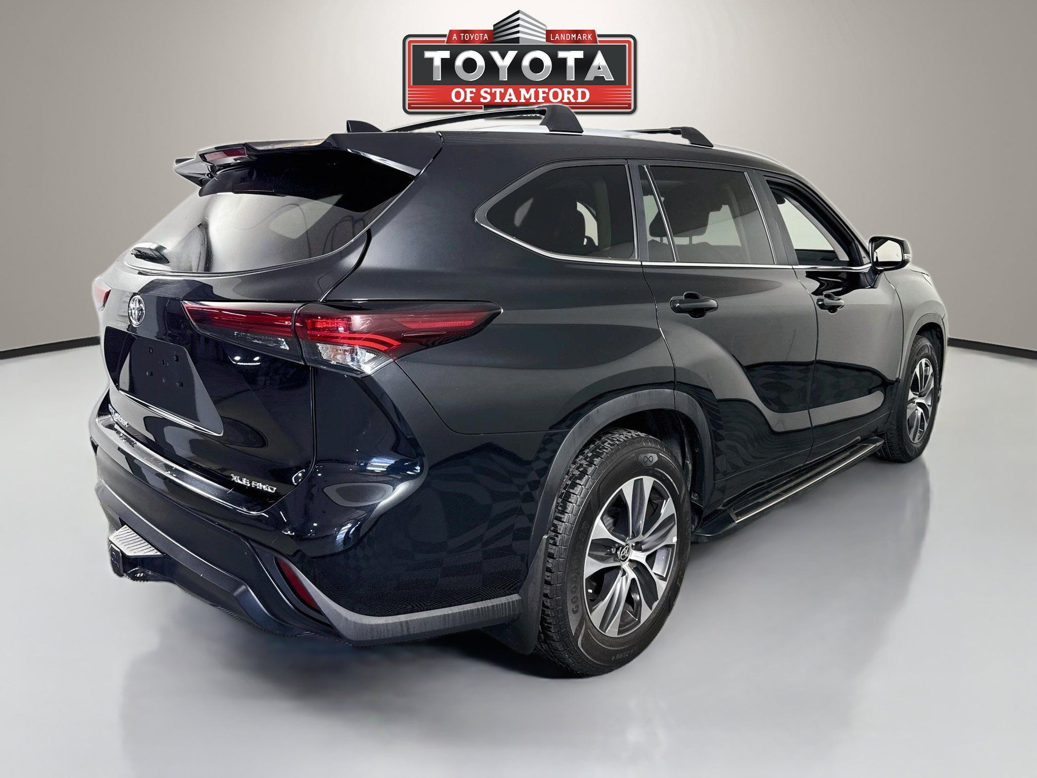 Used 2024 Toyota Highlander XLE AWD/4WD image 7