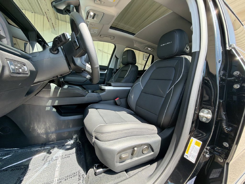 New 2026 GMC Terrain Denali w/ LPO, Black Badging Package AWD/4WD image 16