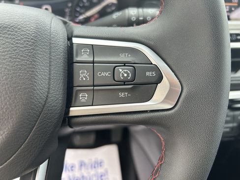 Used 2025 Jeep Compass Trailhawk AWD/4WD image 26