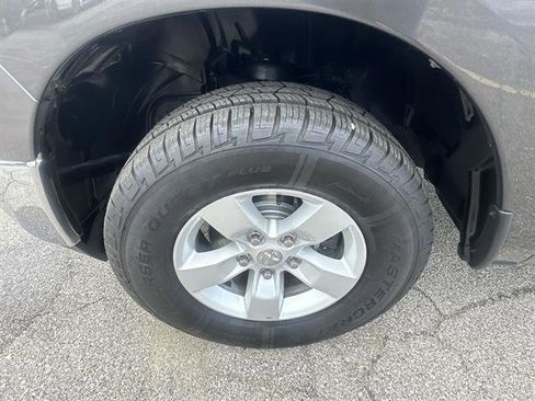 Used 2022 RAM 1500 Classic SLT image 17