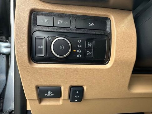 Used 2024 Ford F350 Lariat w/ Lariat Ultimate Package AWD/4WD image 33
