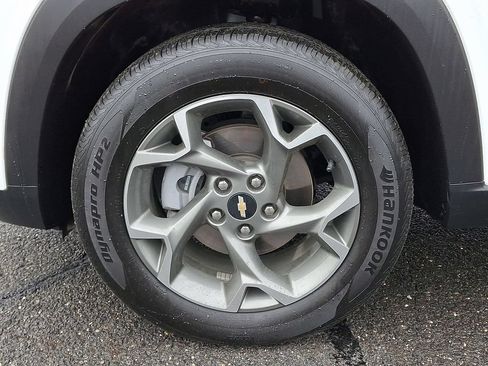 Used 2025 Chevrolet Trax LT FWD image 12