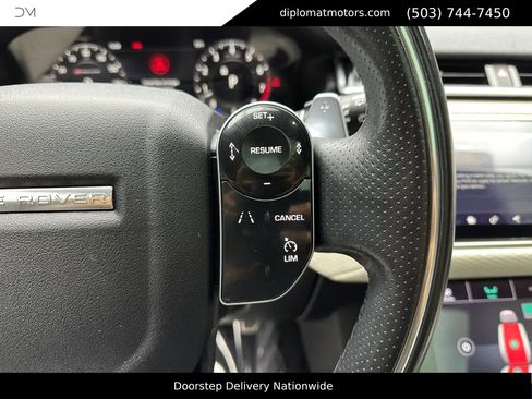 Used 2018 Land Rover Range Rover Velar R-Dynamic SE image 31