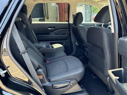 Used 2022 Nissan Pathfinder SV FWD image 11