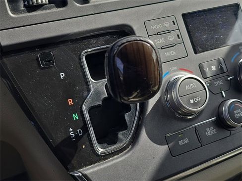 Used 2019 Toyota Sienna XLE image 23