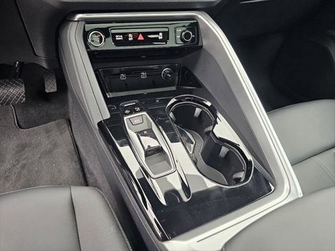 Used 2025 Audi Q5 Premium w/ Convenience Package image 11