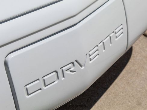 Used 1991 Chevrolet Corvette Convertible RWD image 50