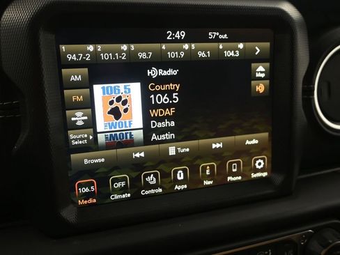 Used 2023 Jeep Wrangler Unlimited Sahara w/ Cold Weather Group AWD/4WD image 17
