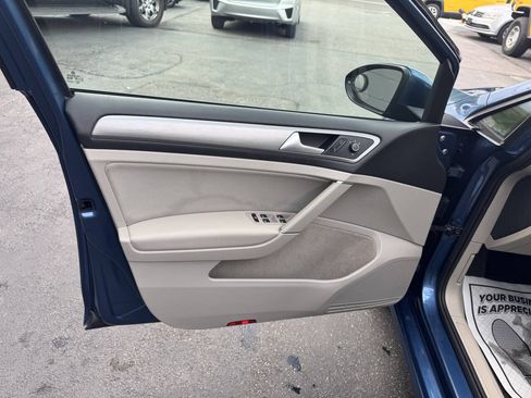 Used 2016 Volkswagen Golf S FWD image 13