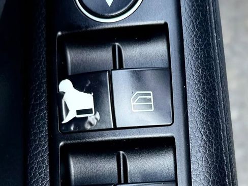 Used 2014 Mercedes-Benz E 350 4MATIC Sedan image 26