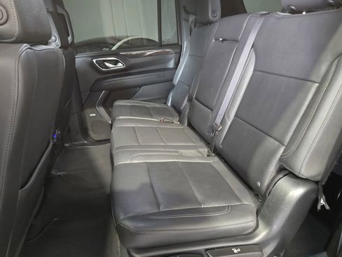 Used 2023 Chevrolet Suburban LT w/ Luxury Package image 12