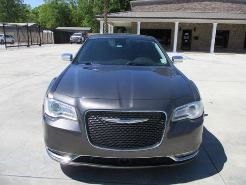 Used 2018 Chrysler 300 Limited w/ Safetytec Plus Group image 19