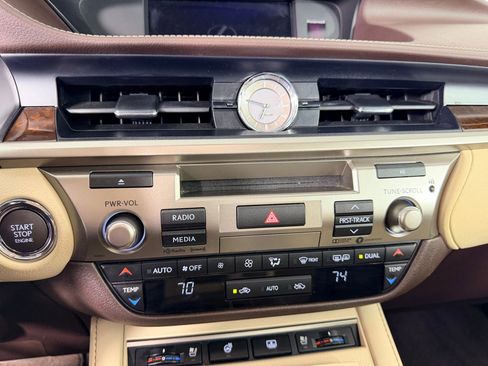 Used 2018 Lexus ES 350 w/ Luxury Package w/Wood Trim FWD image 22
