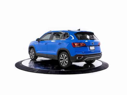 Used 2023 Volkswagen Taos SE image 3