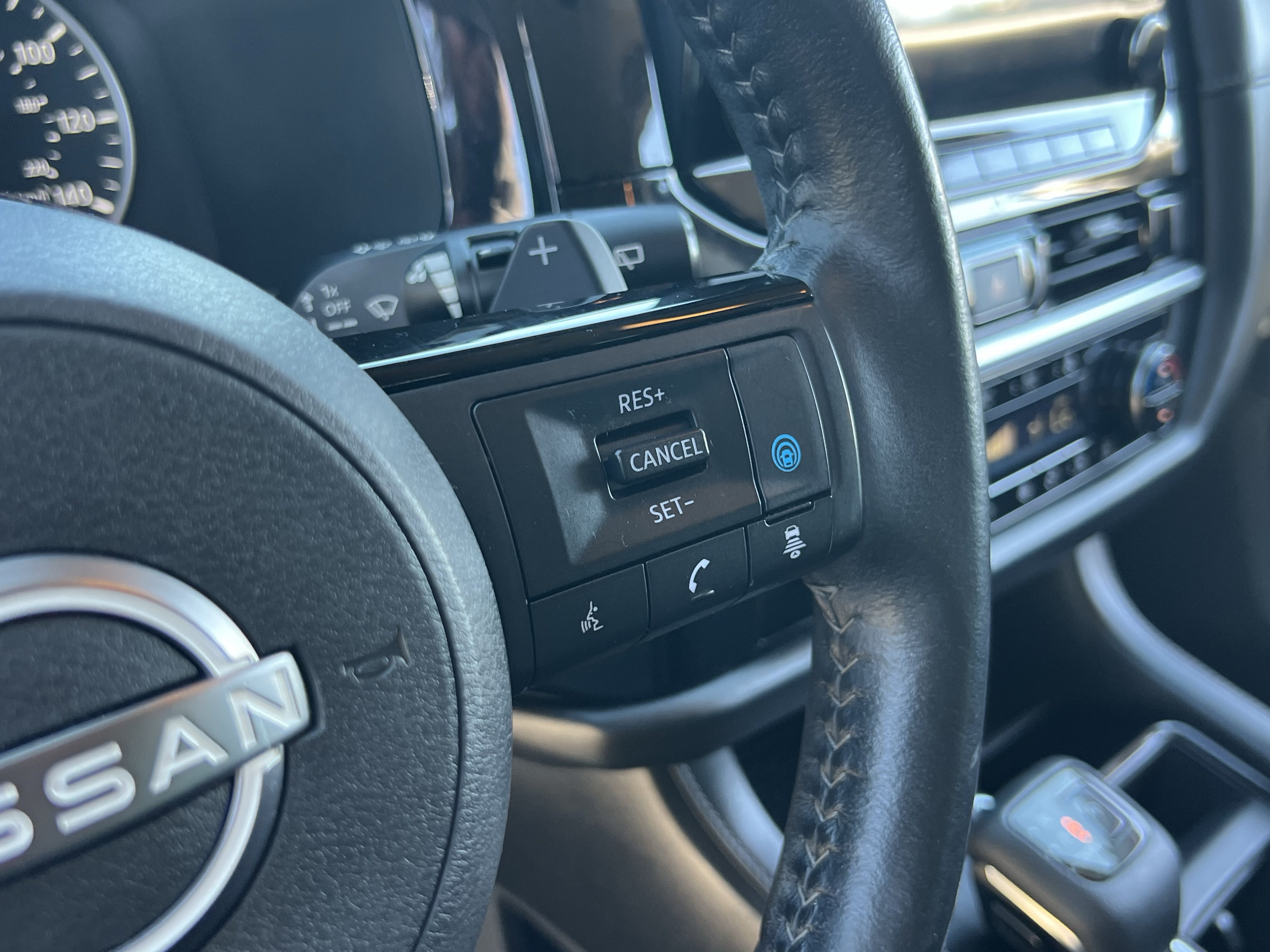 Used 2022 Nissan Pathfinder SL FWD image 24