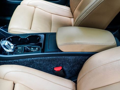 Used 2021 Volvo XC40 T5 Inscription w/ Climate Package image 17