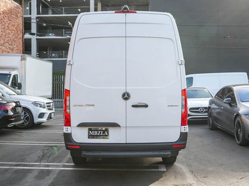 Used 2021 Mercedes-Benz Sprinter 2500 image 7