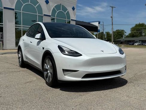 Used 2021 Tesla Model Y Long Range AWD/4WD image 1