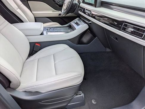 Used 2025 Lincoln Aviator 2WD image 21