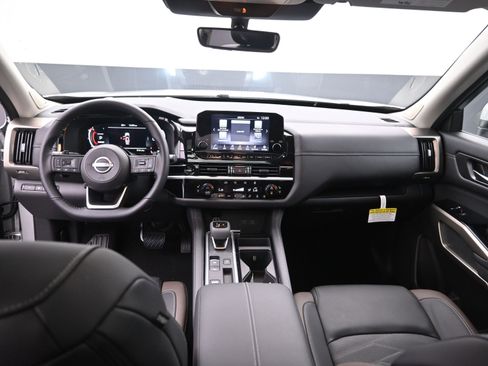 New 2025 Nissan Pathfinder Platinum image 20