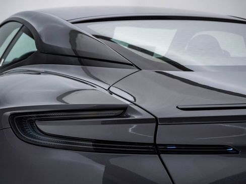 Used 2025 Aston Martin DB12 Coupe RWD image 13
