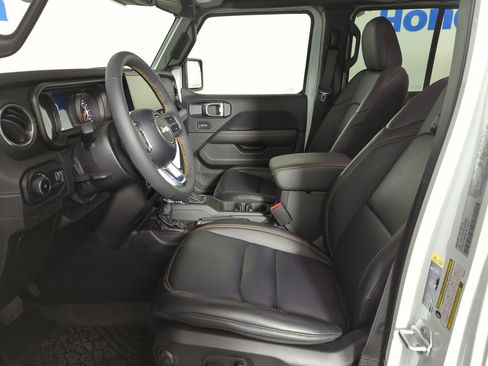Used 2024 Jeep Wrangler Sahara image 7