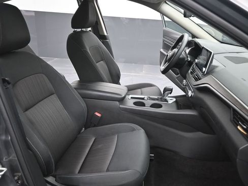 Used 2025 Nissan Altima 2.5 SV FWD image 16