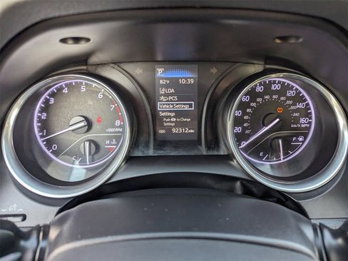 Used 2020 Toyota Camry image 29