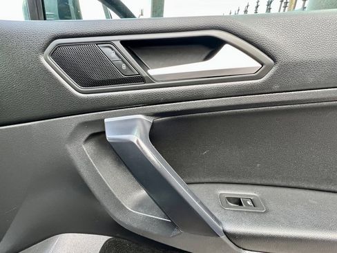 Used 2021 Volkswagen Tiguan SE w/ Panoramic Sunroof Package image 48