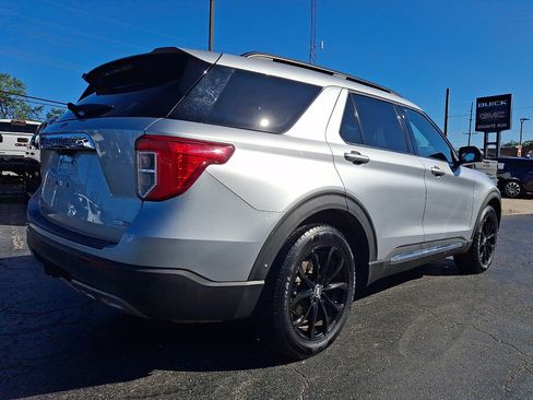 Used 2020 Ford Explorer XLT w/ Equipment Group 202A AWD/4WD image 6