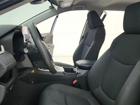 Used 2025 Toyota RAV4 LE image 28
