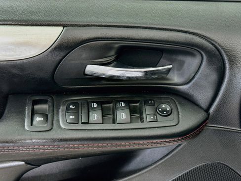 Used 2019 Dodge Grand Caravan GT FWD image 23