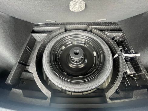 New 2025 Volkswagen Taos SE image 29