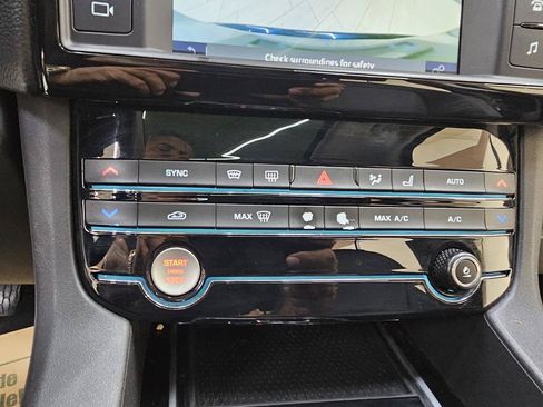 Used 2018 Jaguar F-PACE Premium AWD/4WD image 36