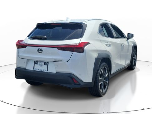 Used 2022 Lexus UX 200 w/ Accessory Package (Z1) FWD image 6