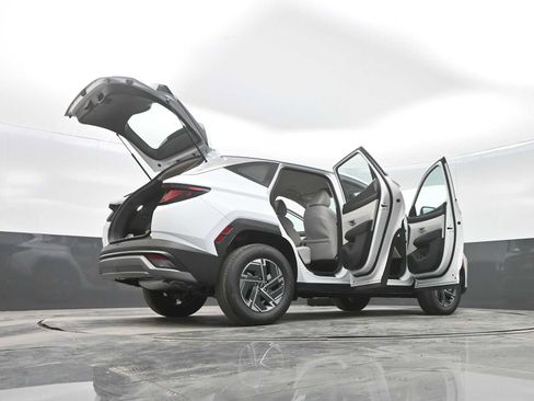 New 2026 Hyundai Tucson Blue SE image 32
