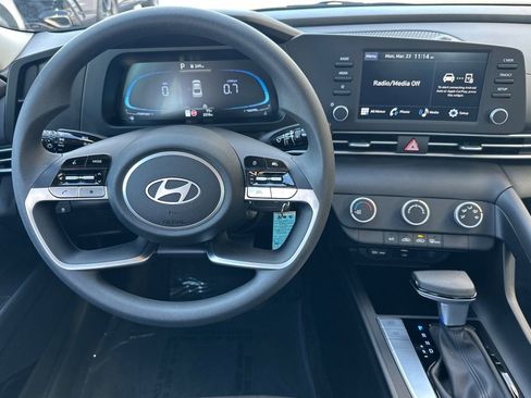 Certified 2026 Hyundai Elantra SE FWD image 17