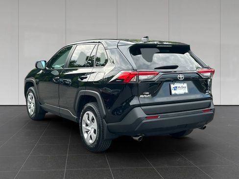 Used 2022 Toyota RAV4 LE AWD/4WD image 3