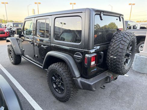Used 2025 Jeep Wrangler Willys image 6