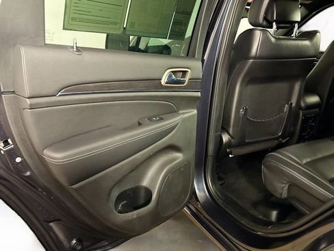 Used 2015 Jeep Grand Cherokee Overland w/ Advanced Technology Group image 43