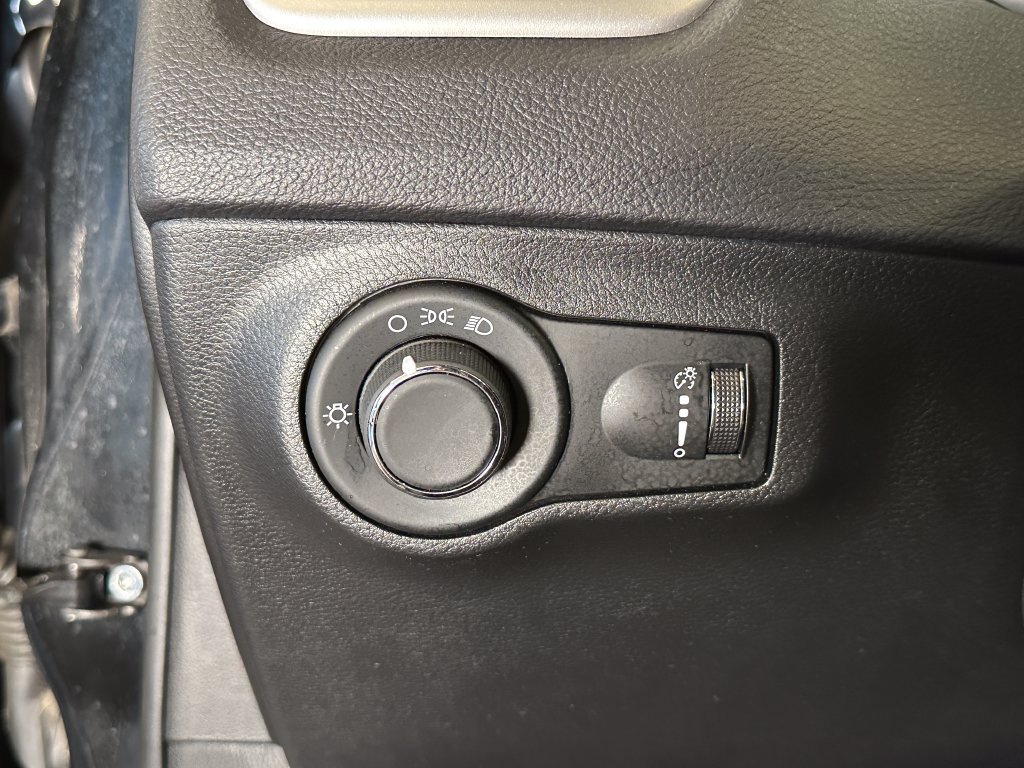 Used 2020 Jeep Compass Sport w/ Cold Weather Group AWD/4WD image 17