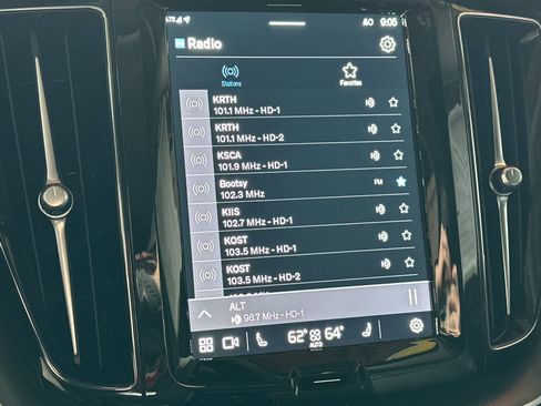 Used 2024 Volvo XC60 B5 Core image 25