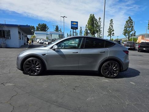 Used 2024 Tesla Model Y Performance image 4