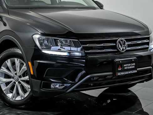 Used 2018 Volkswagen Tiguan SE AWD/4WD image 2