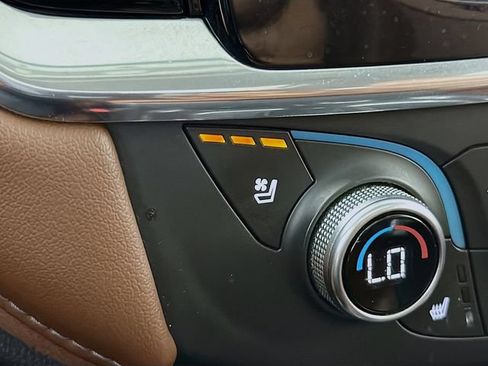 Used 2019 Chevrolet Traverse High Country AWD/4WD image 23