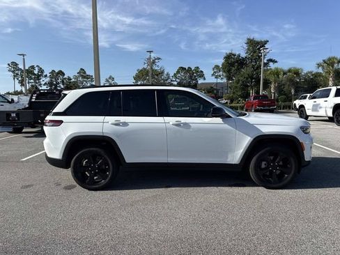 Used 2025 Jeep Grand Cherokee Limited w/ Luxury Tech Group II AWD/4WD image 2