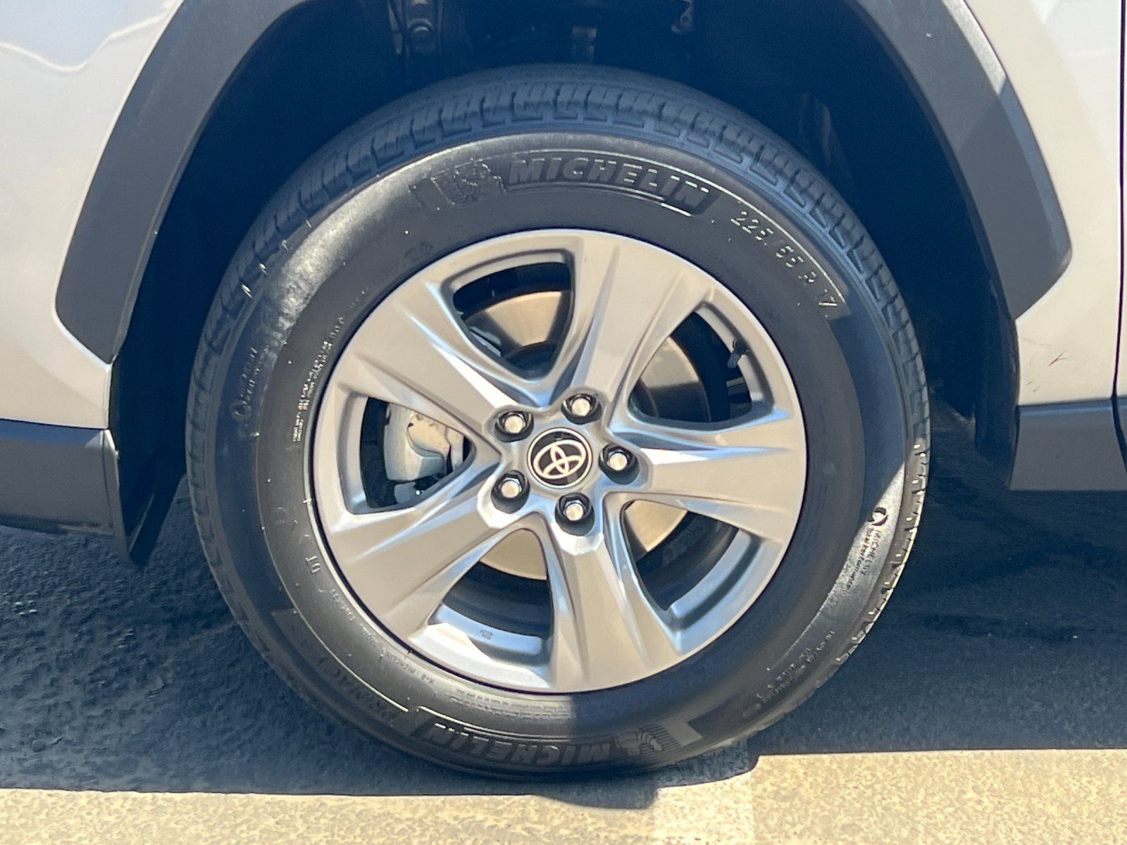 Used 2025 Toyota RAV4 XLE AWD/4WD image 25