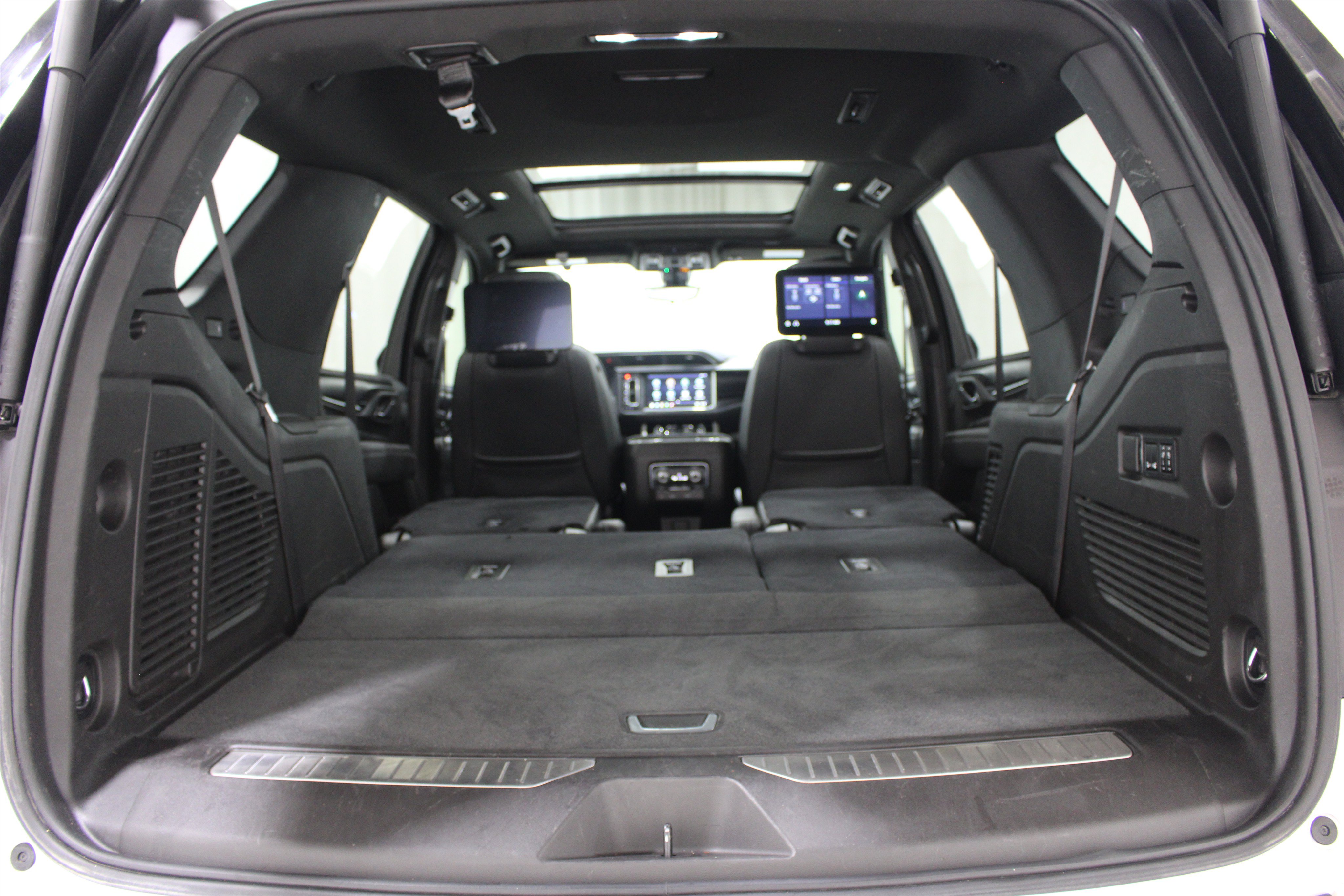 Used 2021 GMC Yukon Denali w/ Denali Ultimate Package AWD/4WD image 25