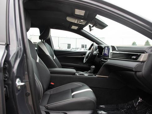 Used 2025 Toyota Camry SE AWD/4WD image 11